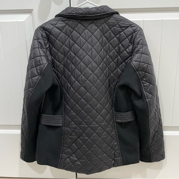 Marc New York. Andrew Marc. Women’s Coat Size Medium. Black with Gold. Quilted. - Picture 9 of 11
